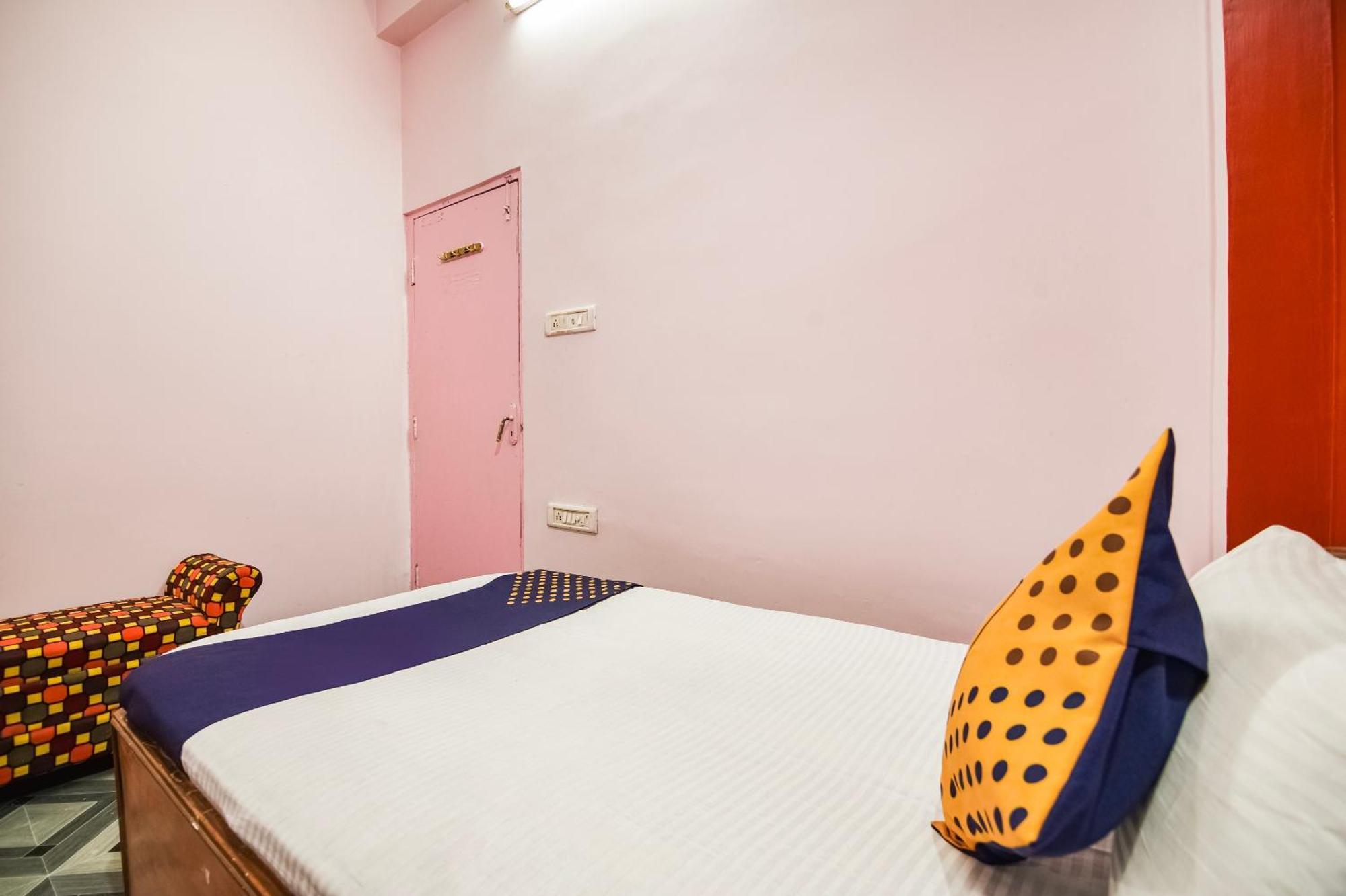 Spot On Hotel Midtown Gondia Екстер'єр фото