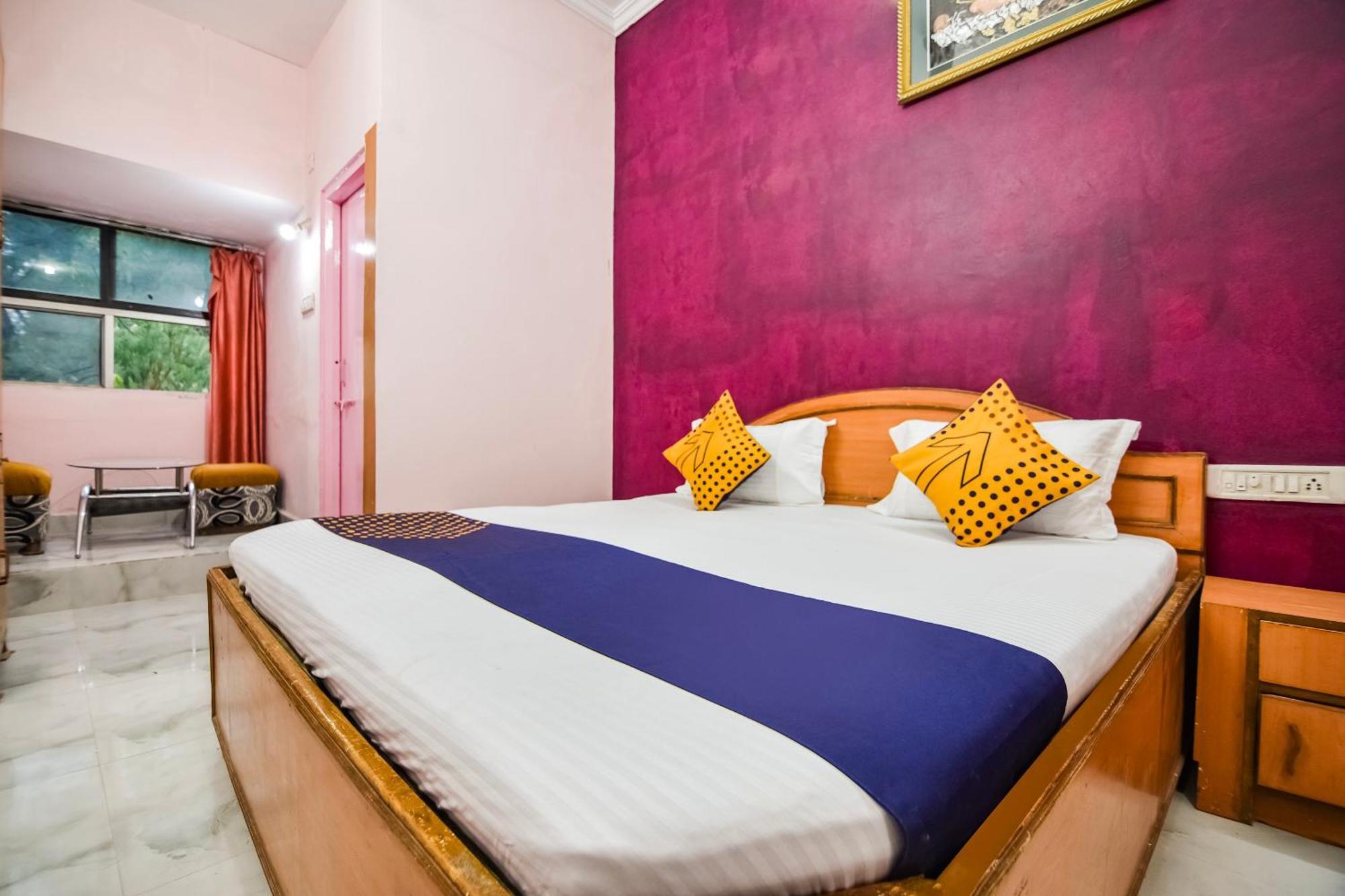 Spot On Hotel Midtown Gondia Екстер'єр фото