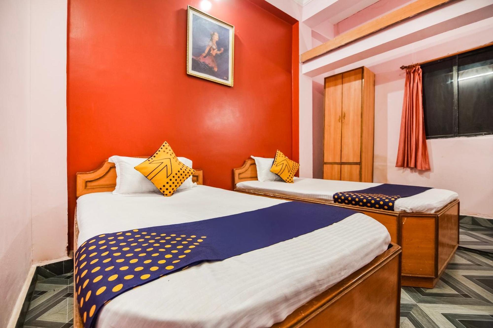 Spot On Hotel Midtown Gondia Екстер'єр фото