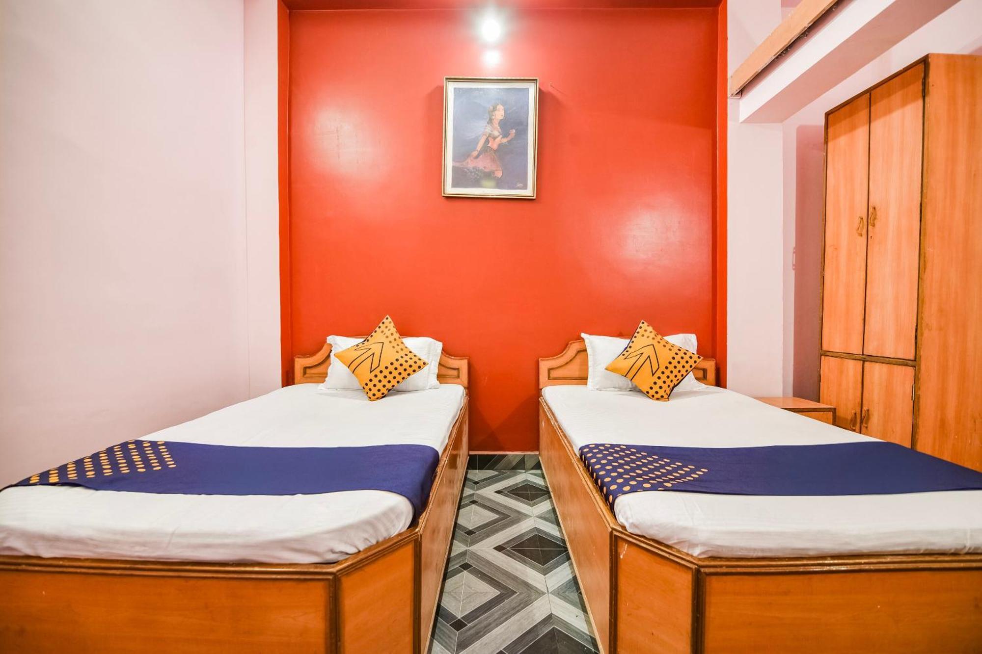 Spot On Hotel Midtown Gondia Екстер'єр фото
