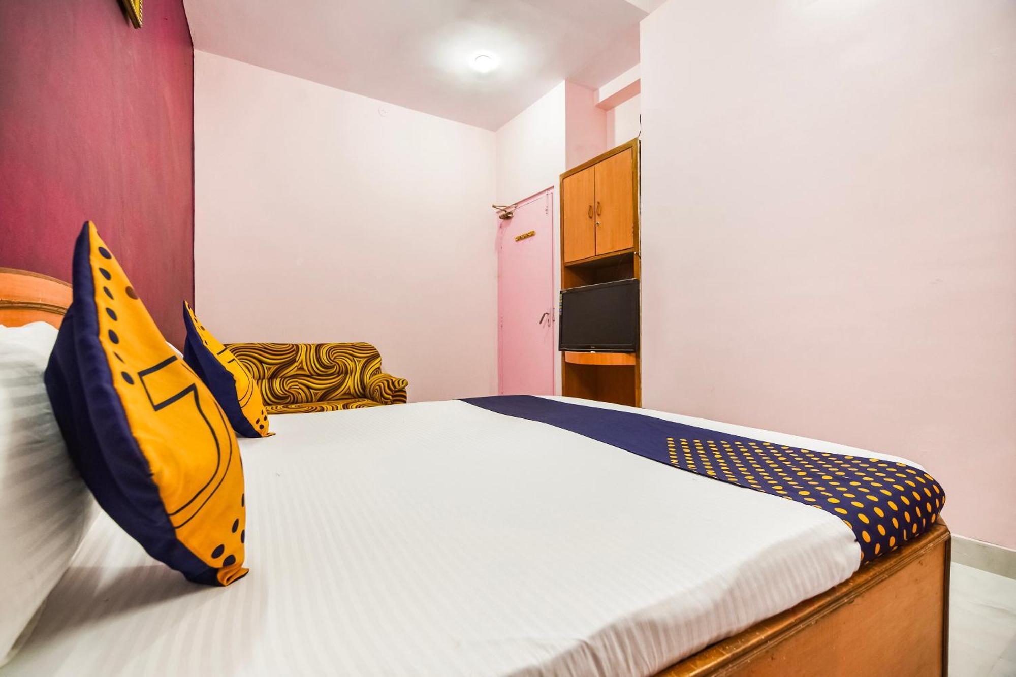 Spot On Hotel Midtown Gondia Екстер'єр фото
